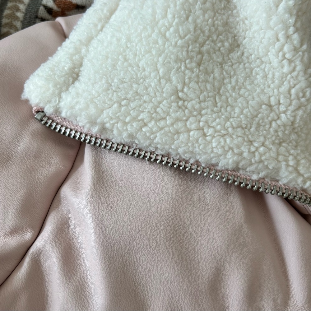 Levi’s Women Vegan Sherpa Quilted Bomber Jacket in Baby Pink | size Small - Picture 7 of 8